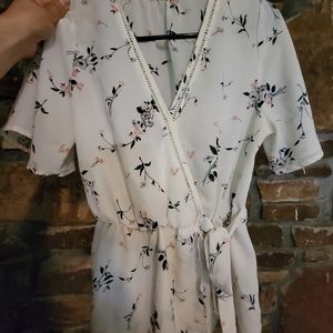 Sienna Sky floral top size S